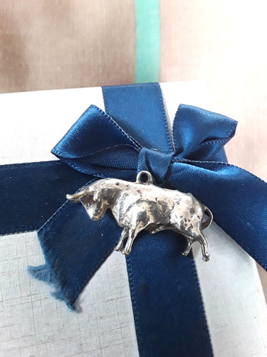Silver charm bull - bull, size