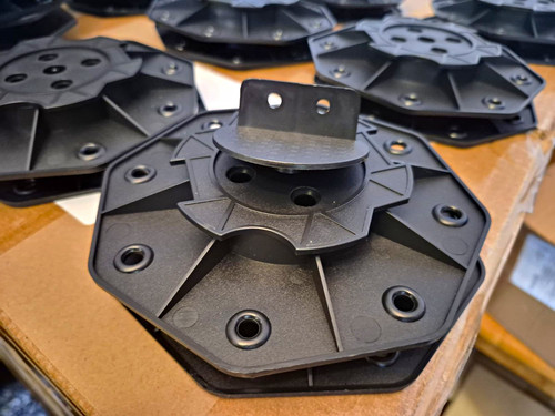 320 black plastic - black, pedestal