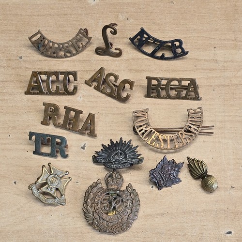 Military cap badges shoulder - ,