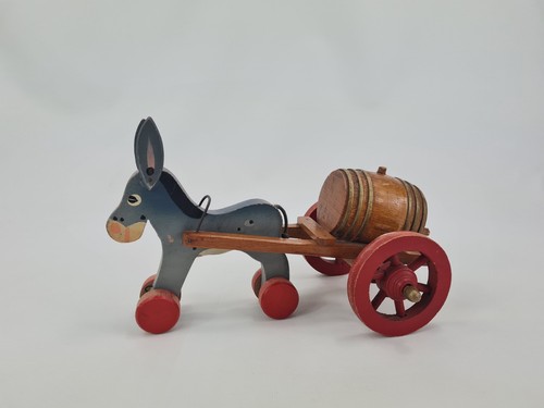 Vintage wooden pull along - vintage,