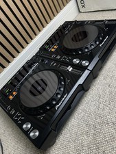 2x Pioneer CDJ 850 DJ Decks