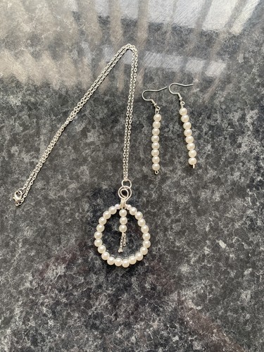 White round pearl necklace