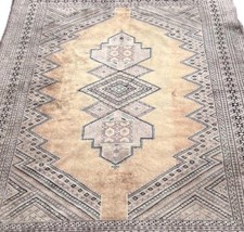 A FINE OLD HANDMADE TRADITIONAL PAKISTAN ORIENTAL RUG(293 x 190 cm)*