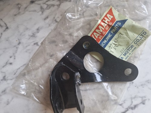 Yamaha xs500 rear footrest - yamaha,