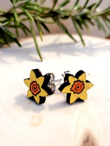 Wooden daffodil stud earrings - daffodil,