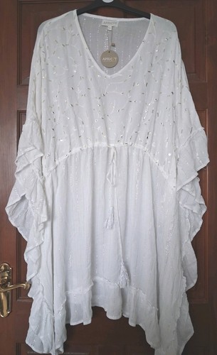 Bnwt gorgeous size white - m/l,
