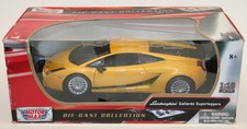 Motormax 1/18 Scale Model Car