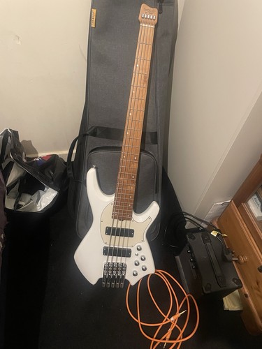Sqoe string bass guitar - bass,
