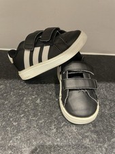 Unisex Black And White Adidas Trainers Size 5K Worn but great condition