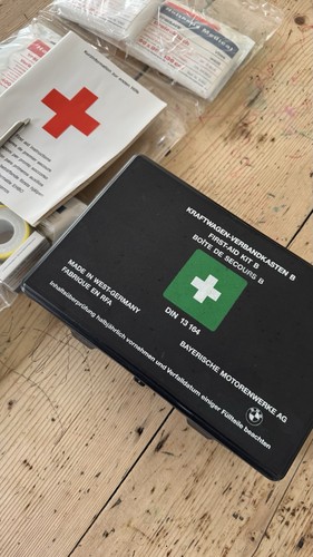 Bmw vintage e30 first aid - vintage,