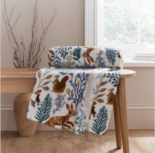 NEW WOODLAND FOREST HARE SQIRREL FLEECE THROW BLANKET COSY WARM DECORATIVE.