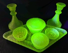 Frosted Uranium Glass Jobling 2626 Seven Piece Trinket Set In Great Condition