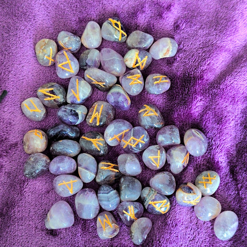 Purple gemstone rune stones - purple,