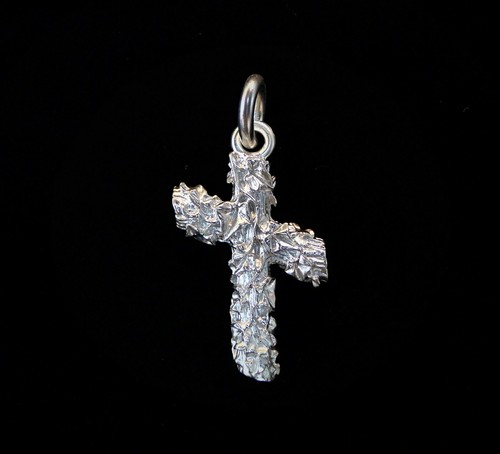 Large ivy cross solid - large,