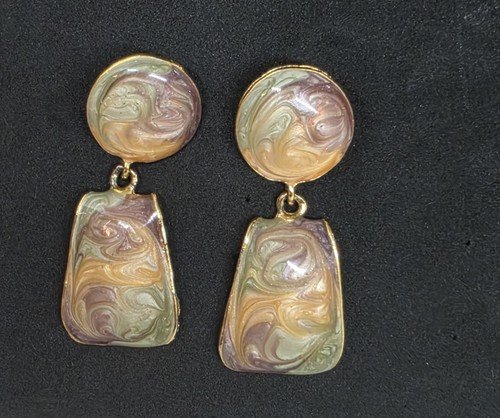 Beautiful vintage piece - beautiful,