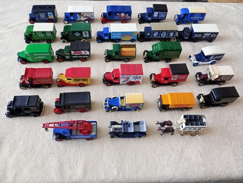Vintage toy cars bundle - 28,