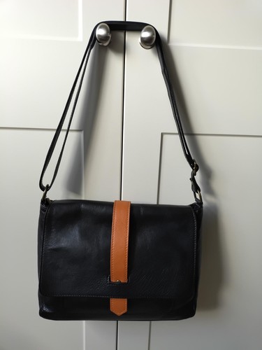Black with tan cross - black,