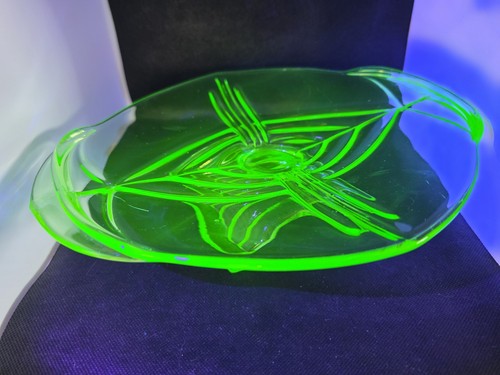 Art deco uranium glass footed - deco,
