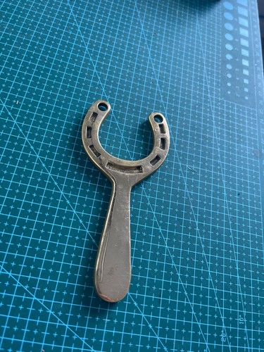 Brass horse shoe catapult - brass,