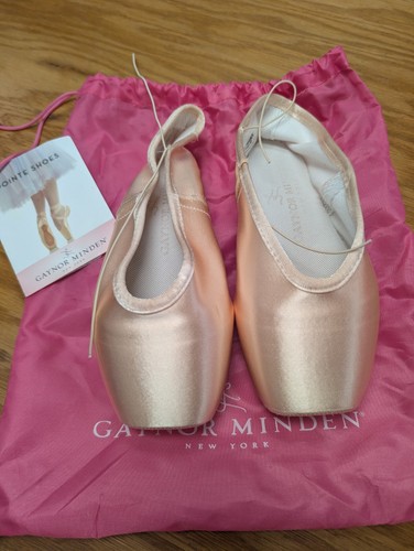 Gaynor minden pointe shoes - minden,