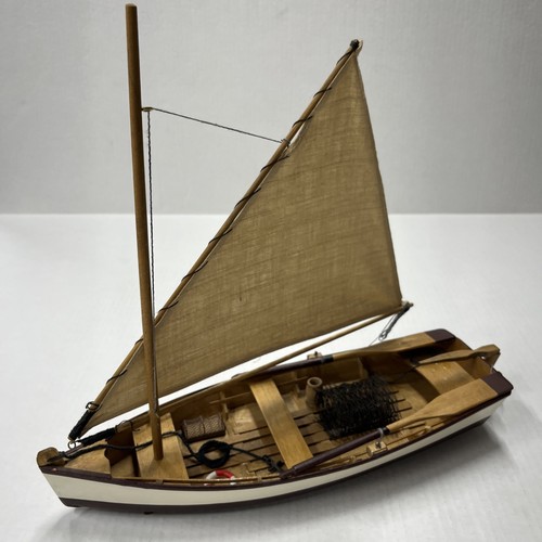 Wooden fishing boat model - fishing,