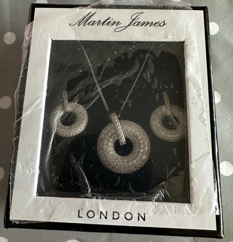 Martin james london circle - of,