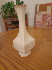 Aynsley bone china bud vase white with gold rims Camellia, height 18 cms