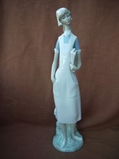 Lladro  "Nurse"    #4603