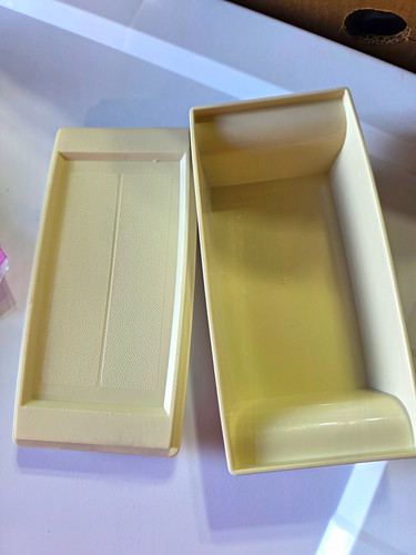 Tupperware beige plastic - tupperware,