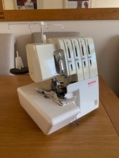 Bernina 800DL overlocker.All