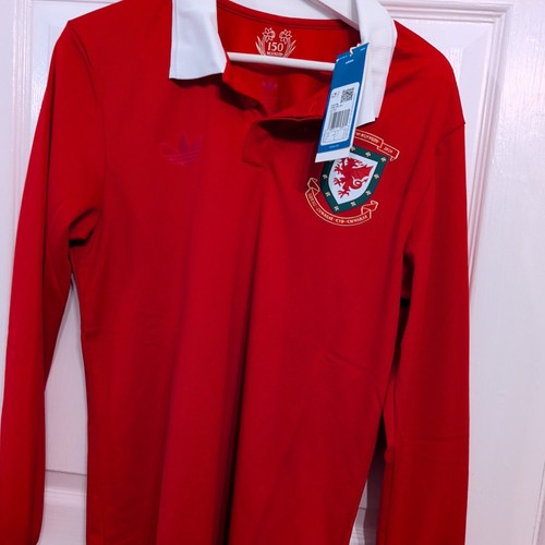 Bnwt wales adidas - bnwt,
