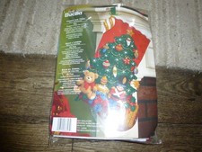 Bucilla under the tree Felt
