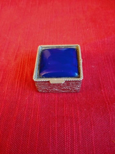 Vintage quist silver tone - tone, pill