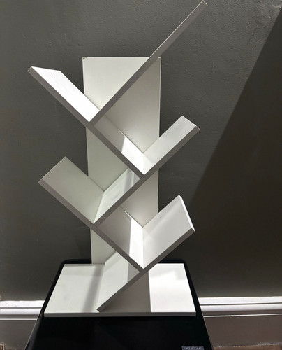 White freestanding zig zag - white,