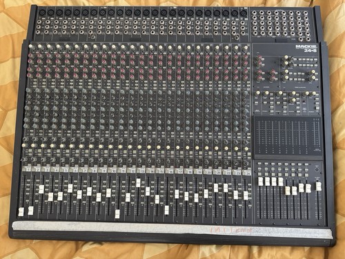 Mackie mixing desk with - 24-8,
