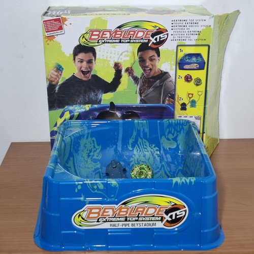 Beyblade half pipe battle set - half,
