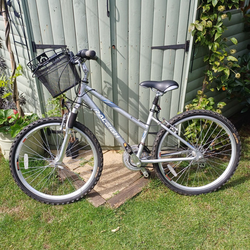 Raleigh voyager hybrid bike - raleigh,