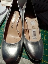 #Refbx30. bnwt Silver Shoes Uk6 F&f Sensitive Soles Heel