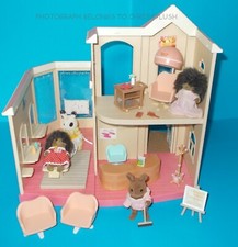 SYLVANIAN FAMILES BEAUTY SALON HAIRDRESSERS PLAYSET HAIRDRYER SINK CHAIR FIGURES