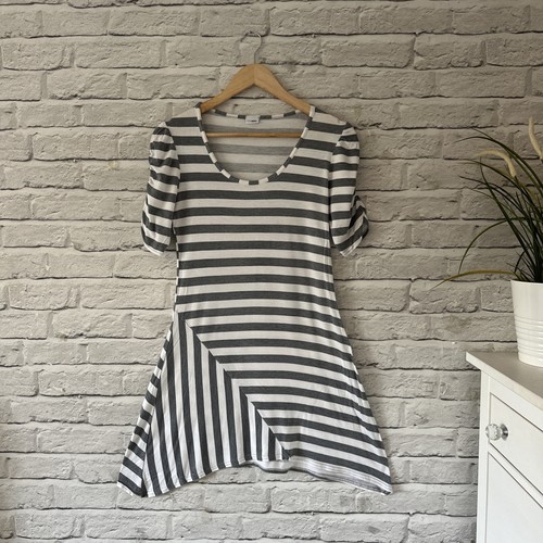 Grey white striped puff - white,