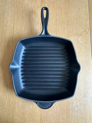 Creuset cast iron skillet - le,