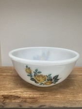 Pyrex mixing bowl - mixing, yellow