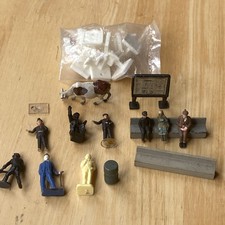 Model Railway ~ Benches, Figures & Accessories ~ OO Gauge Plastic & Metal