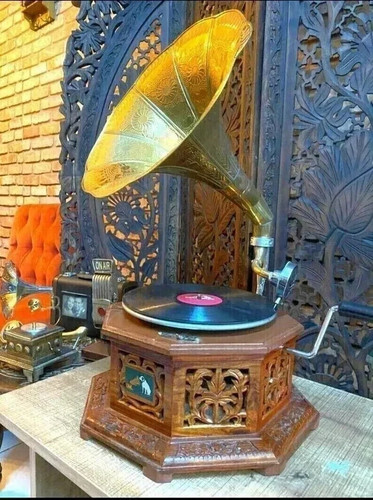 Antique gramophone fully - gramophone,