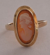 9ct Gold Oval Cameo Ring. Size