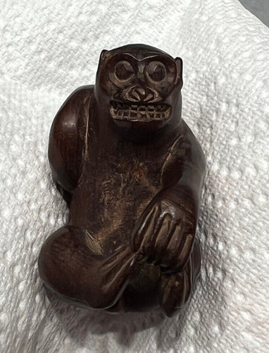 Monkey holding feet - holding,