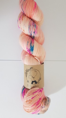 Beehive yarns luxury - yarns, dyed