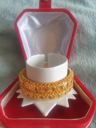Stunning 22ct gold - stunning,
