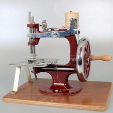 SMALL HAND CRANKED (ESSEX) SEWING MACHINE working order VINTAGE 1950s NO RESERVE