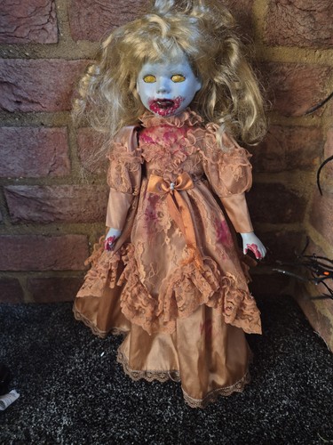 Uma halloween horror creepy - 'uma',